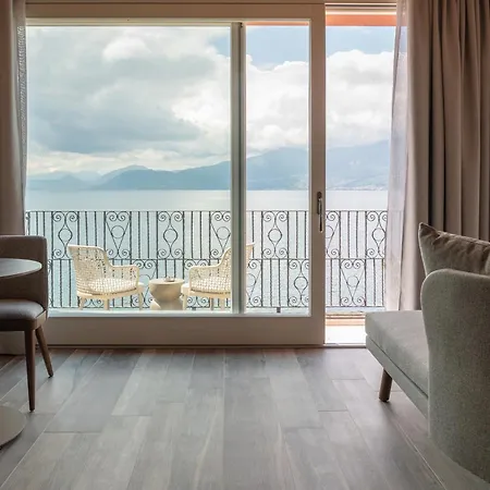 Leopardi 4s - Adults Only 4*