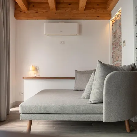 Leopardi 4s - Adults Only 4*